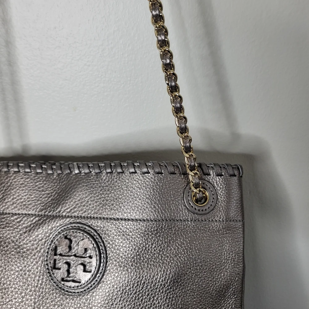 Tory Burch Metallic Gray Pebbled Leather Pursr